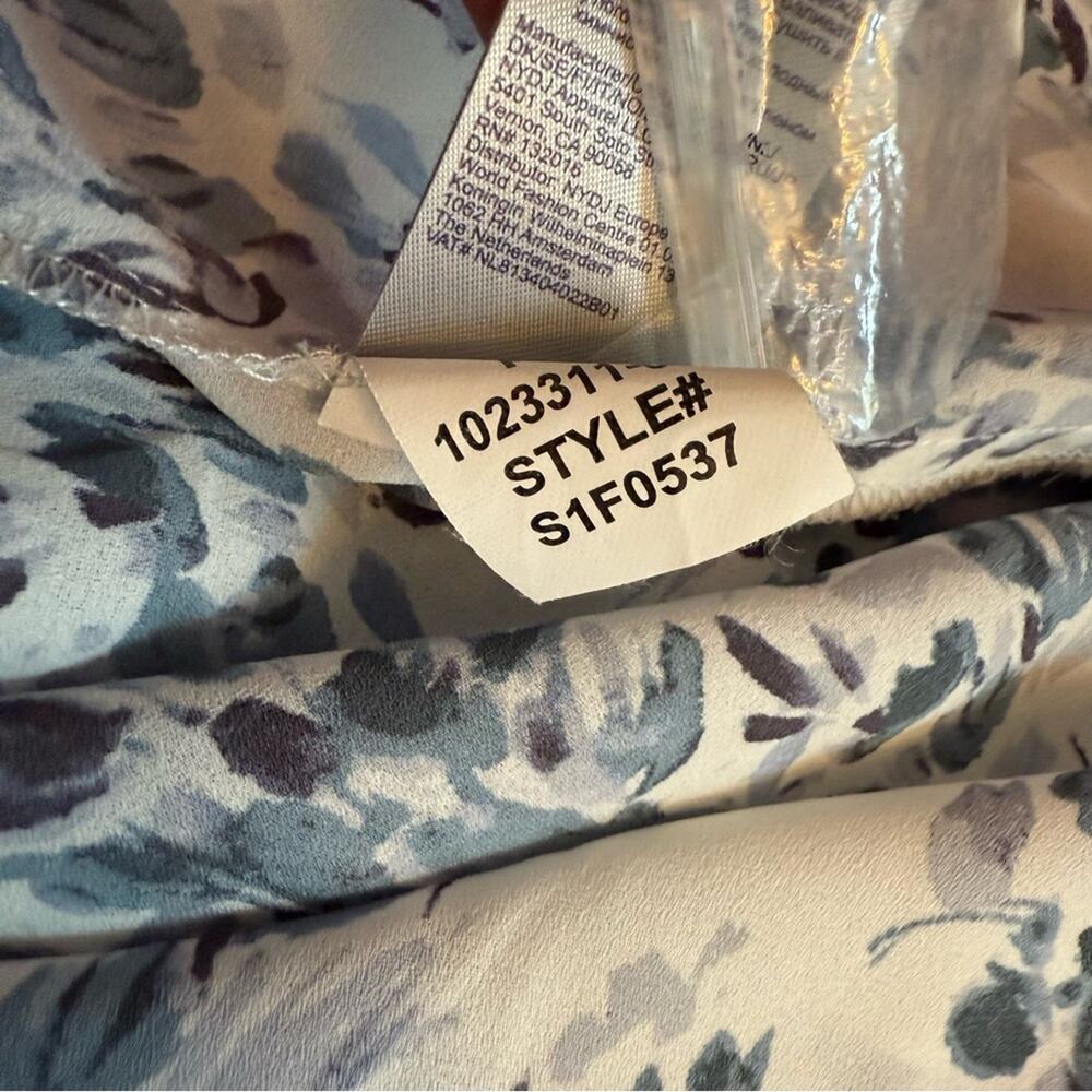 NYDJ Semisheer Pintuck Blouse in Frosted Willow Women’s Sz M - Picture 7 of 8